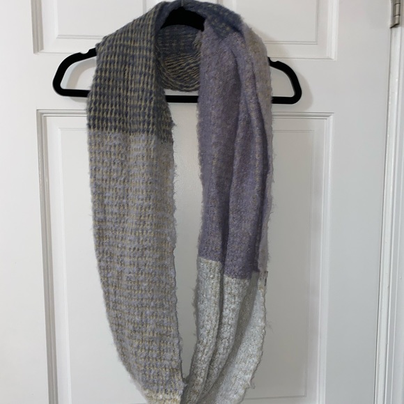 Never worn wrap around scarf - Picture 1 of 1
